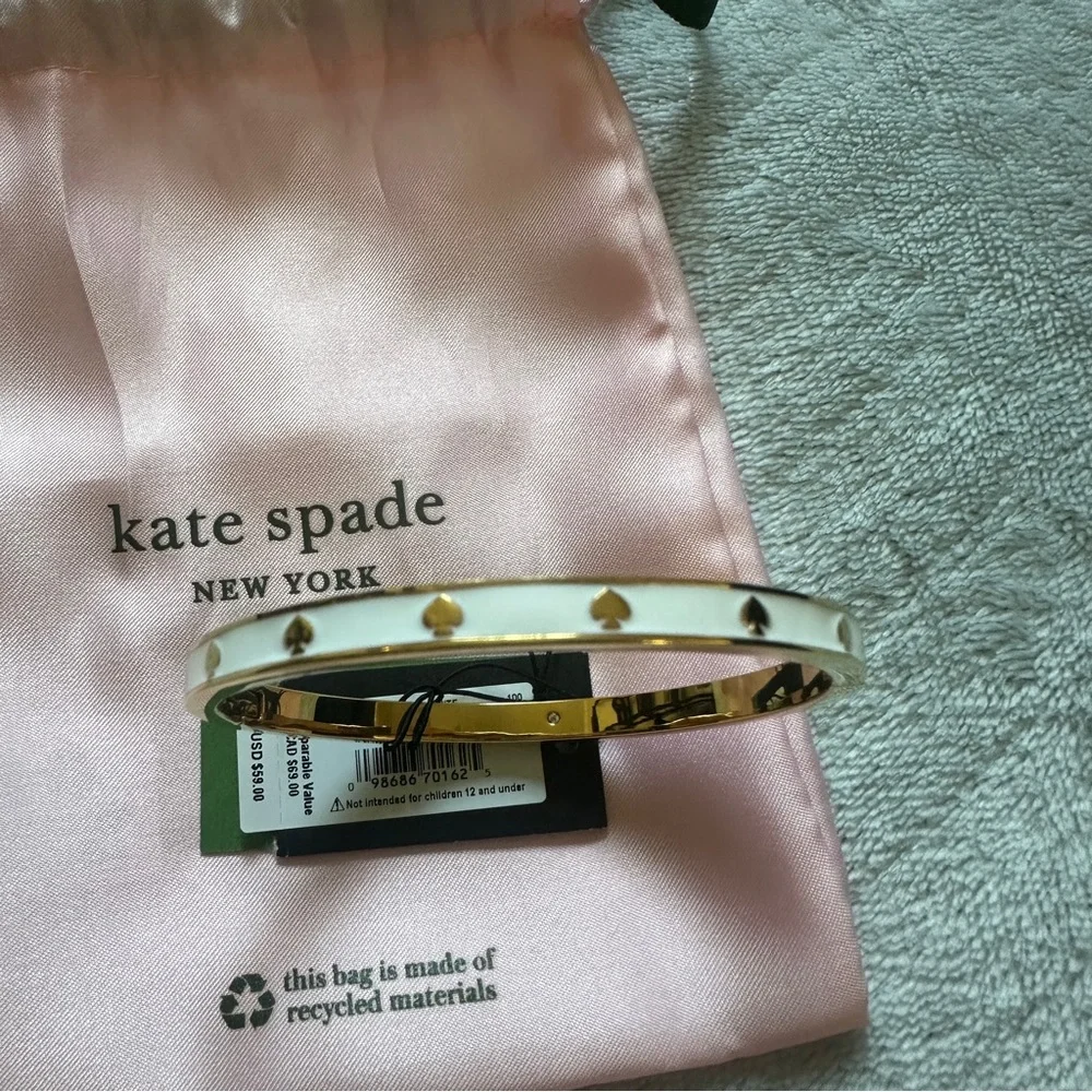 NWT Kate Spade Spot The Spade Clasp Bangle Bracelet Gold/White‎